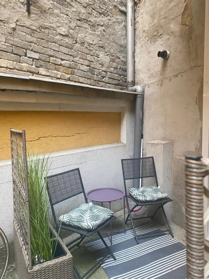 Tatra Apartment By The Danube Fully Accessible Boedapest Buitenkant foto