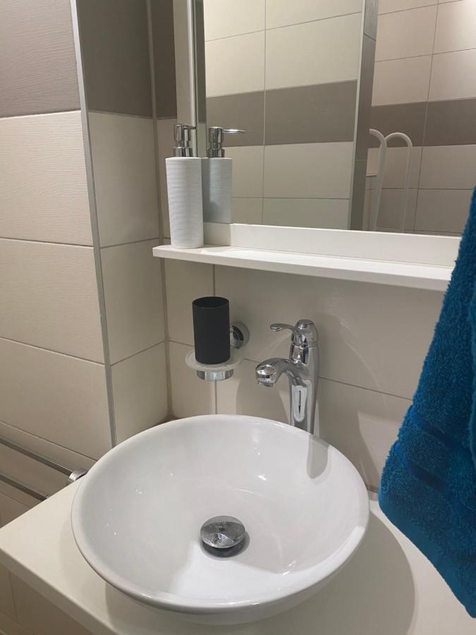Tatra Apartment By The Danube Fully Accessible Boedapest Buitenkant foto